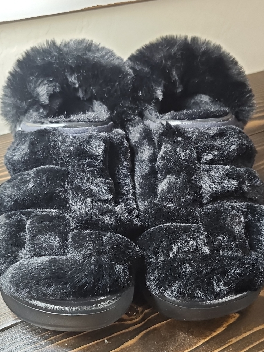 Crocs Stomp Quilted Clogs - Picture 8 of 10